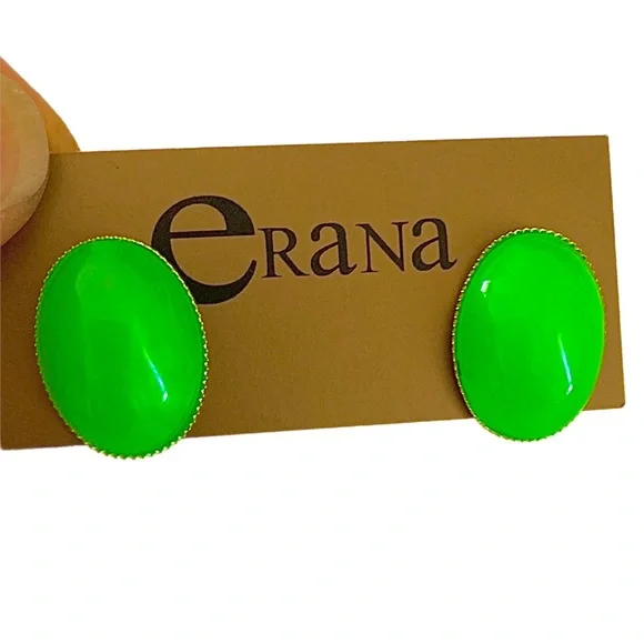 Genuine VINTAGE oval black fleck acrylic stud earrings - Picture 6 of 6